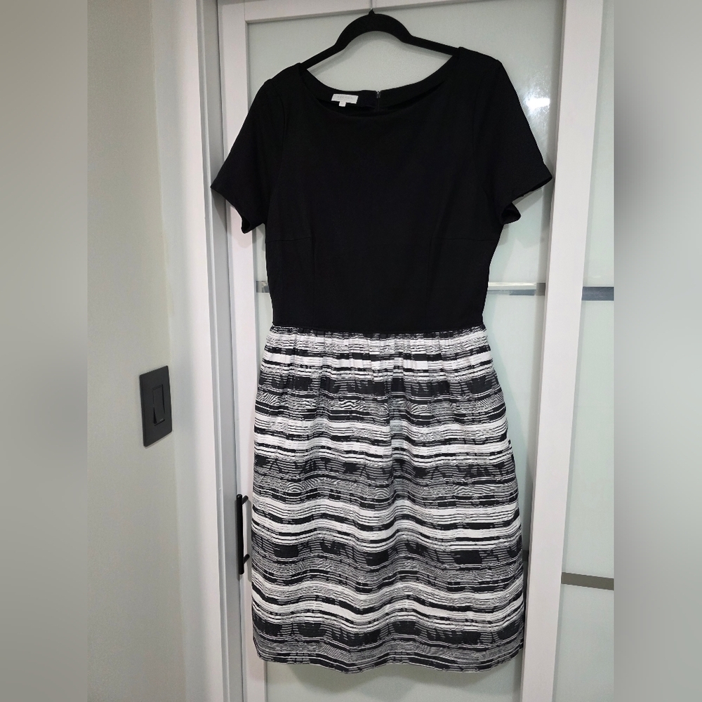 ESCADA Sport Black & White Pocket Dress – Size 40 (EU) - Picture 12 of 16